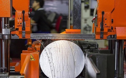 厚街镇立式金属带锯床切削出现跑带故障解决方法！